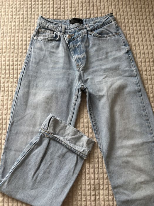 Дънки на ZARA, носени 2 пъти, размер XS, отлично състояние!