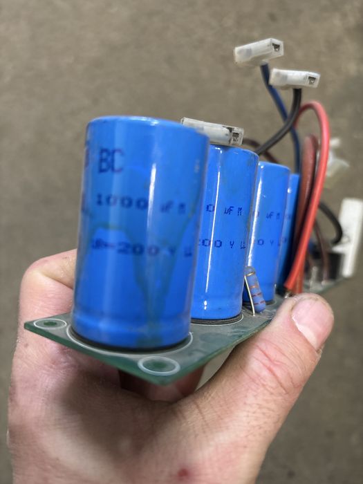 Condensator 1000mf 200V