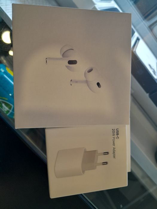 Airpods и adapter