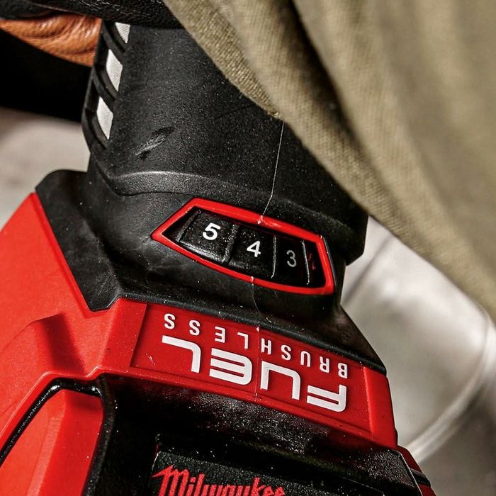 Vand Scule Milwaukee Noi si Originale Detalii in Descriere