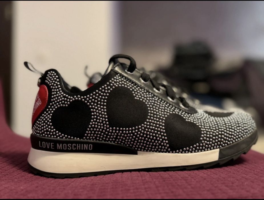 Love Moschino adidasi