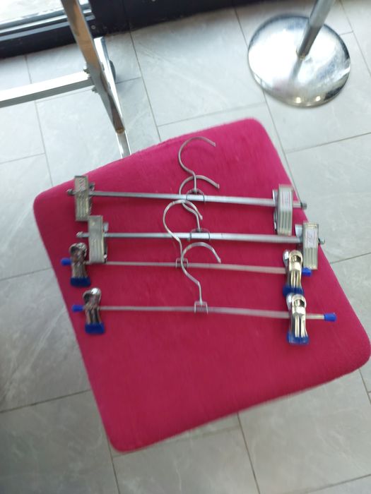 Продам вешалки  разные