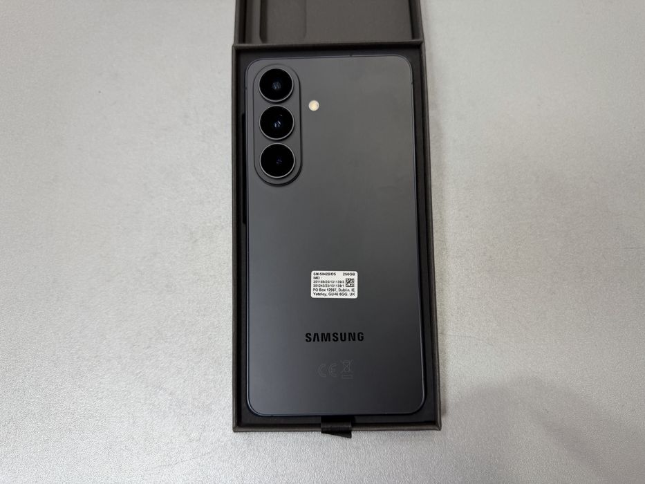 Samsung Galaxy S26, 256 gb, 12 gb ram, Black, nou la cutie