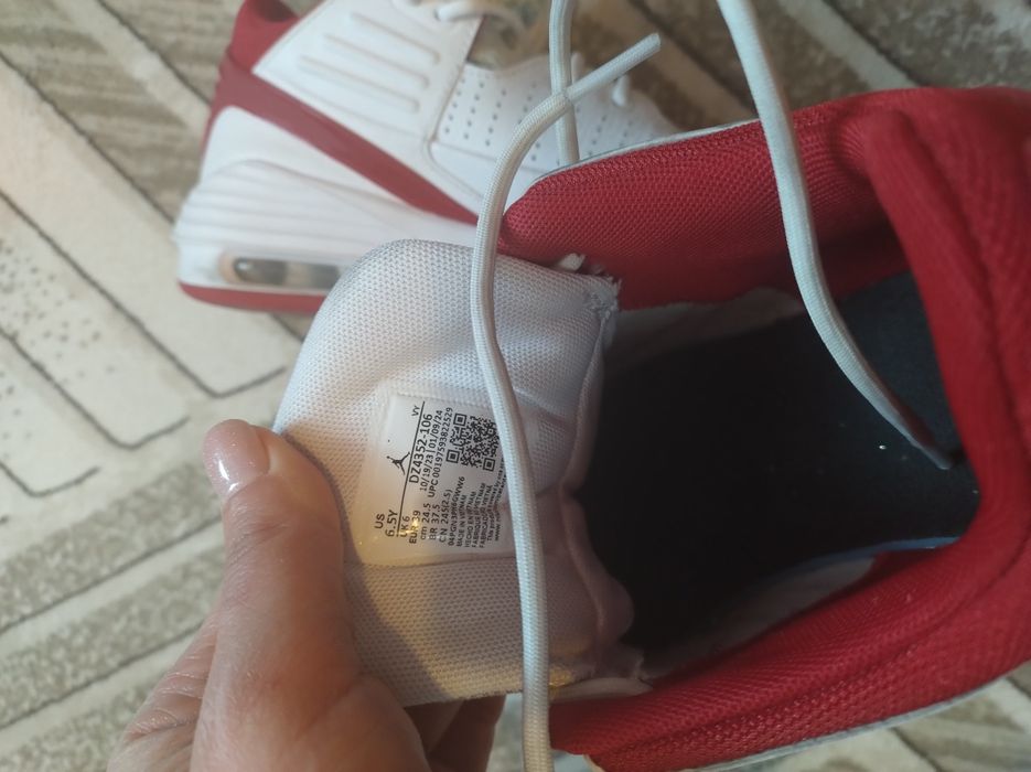 Маратонки Nike  Jordan 37,5 номер.