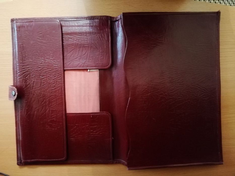 Кожаные папки для документов