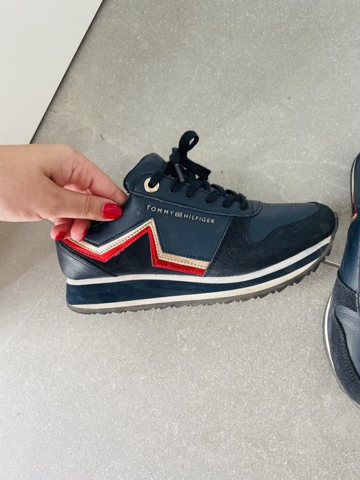 Tenesi liu jo tommy hilfiger