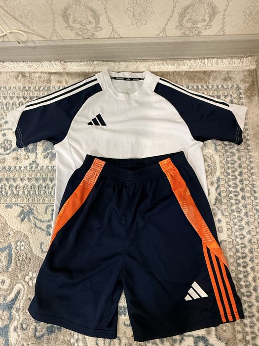 Двойка adidas 9 , nef 6