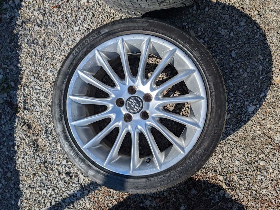 Volvo 5X108 - 18 цола - 63.4 Централен отвор с гуми 245-40-18 (летни)