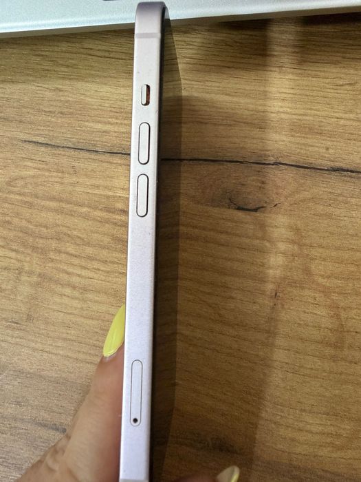 Телефон Iphone 13