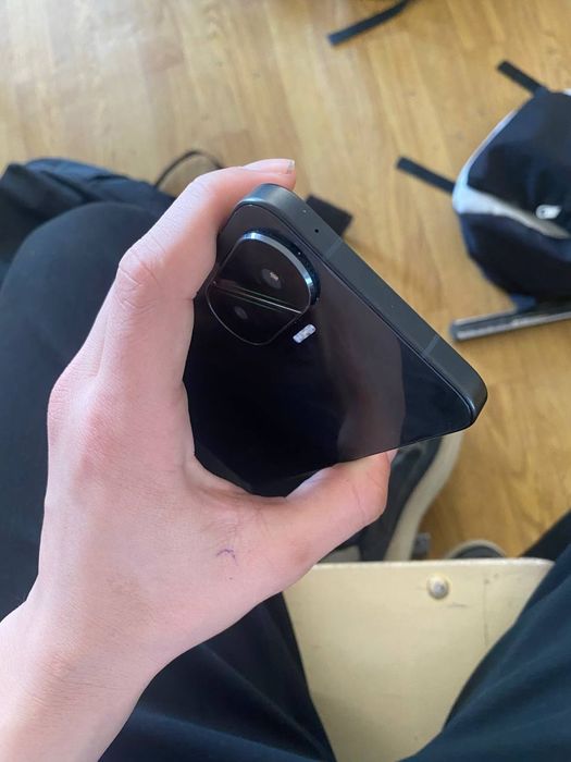 Poco f7 в идеале новый