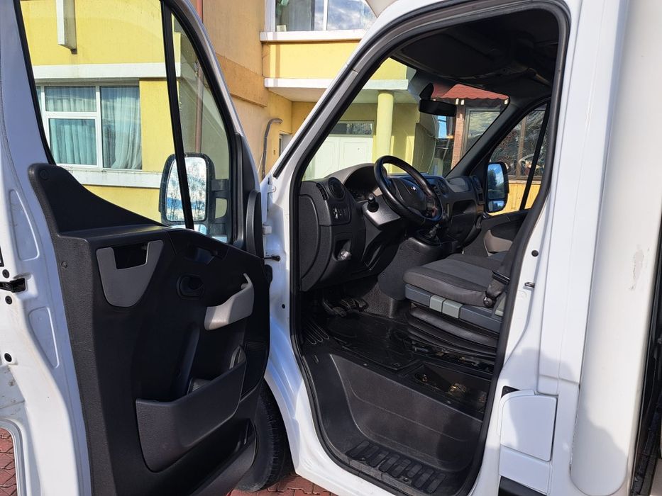 Vând Renault Master