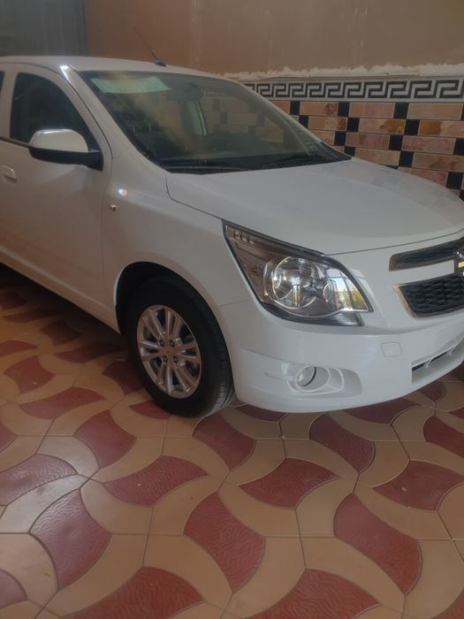 Yangi Cobalt salondan uyga olib kelgan