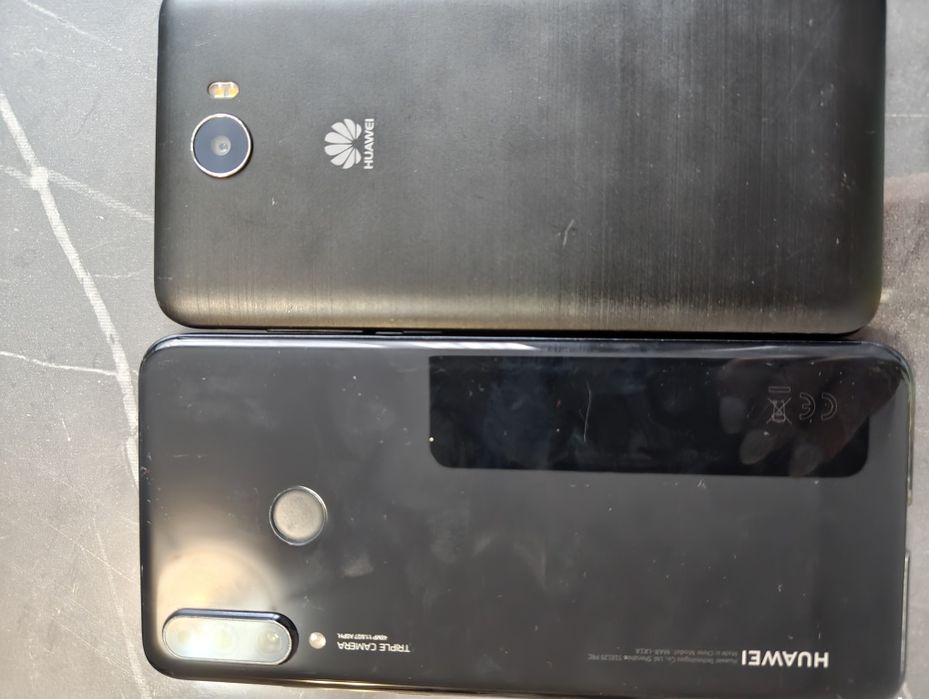 Телефони за части