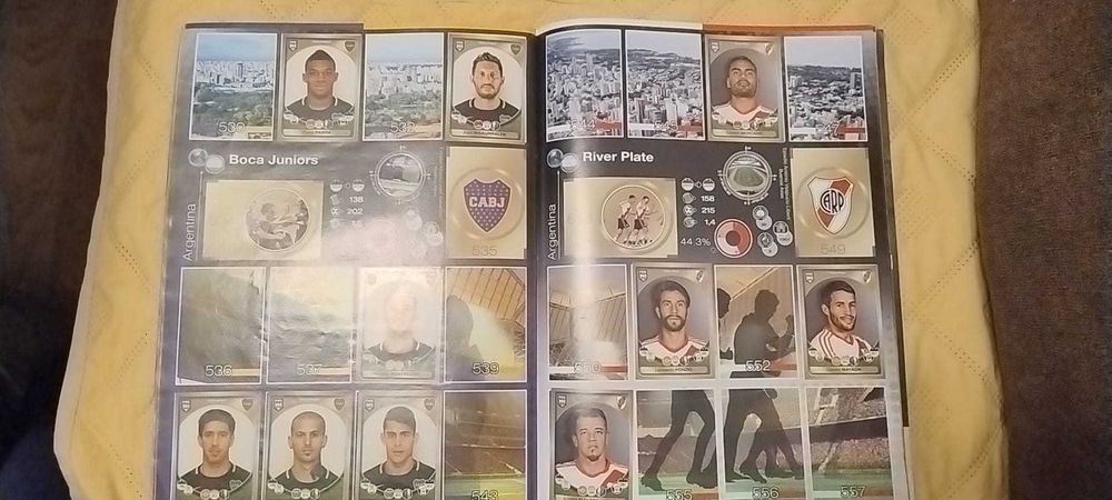Album stickere Panini FIFA 365 2017 parțial completat (155 stickere)