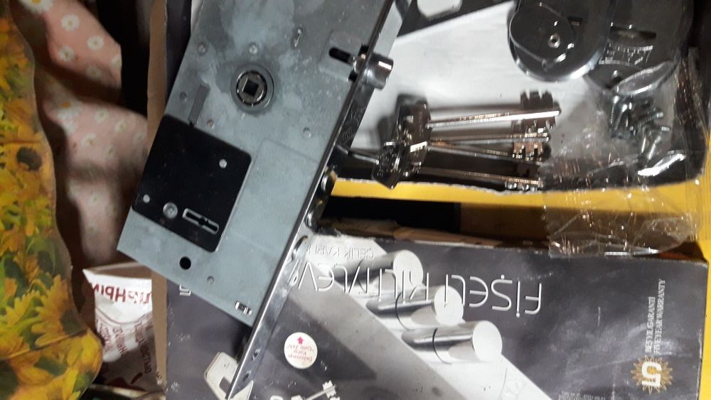 Продам дверной замок калле