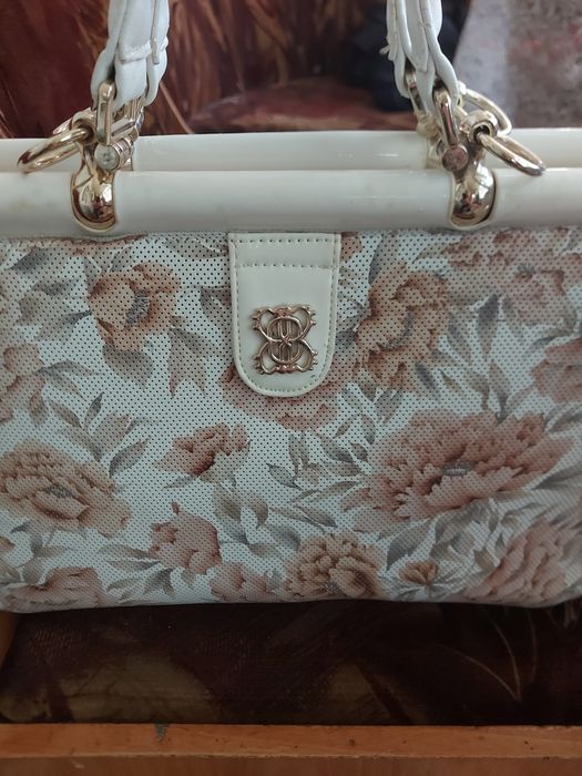 Продается нарядная сумка.