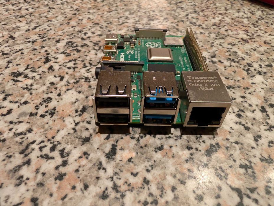 Raspberry Pi 4 Model B 4GB RAM с кутия и охлаждане