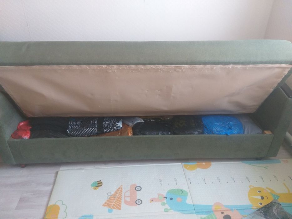 Продам диван в очень хорошем состоянии