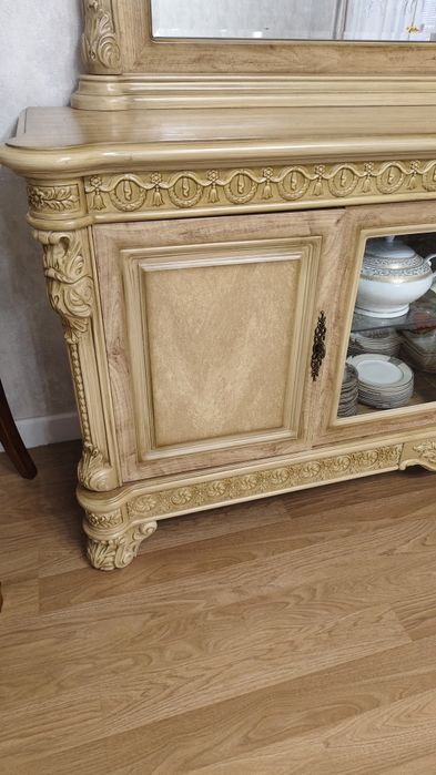 Комод с зеркалом