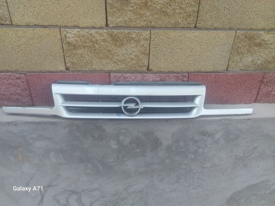 Решотка радиатора на Опель Астра