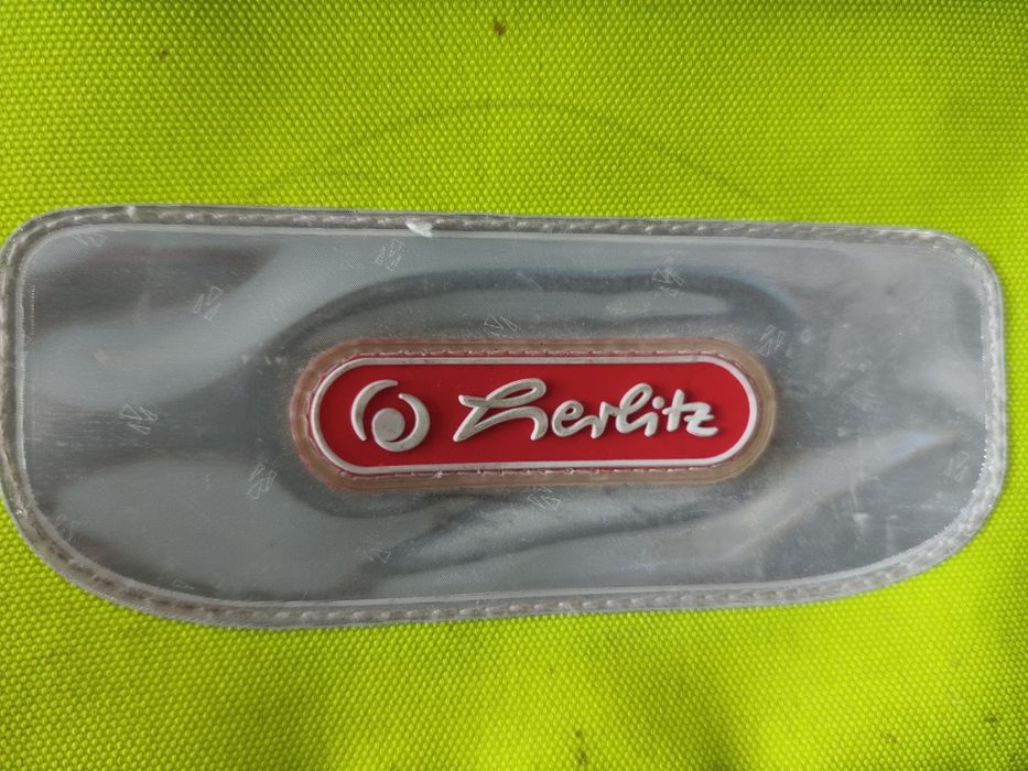 Ученическа раница с твърд гръб.