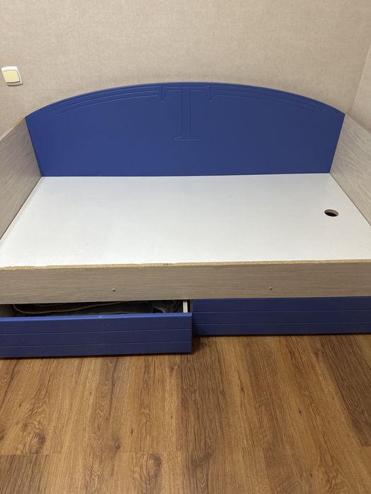 Отдам две кровати, без матрацев, размер 150*80 и 190*80, самовывоз