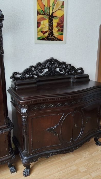 Vitrină și comodă set