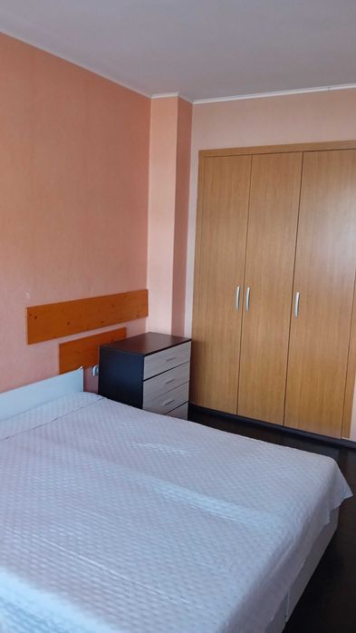 Двустаен апартамент до Общината