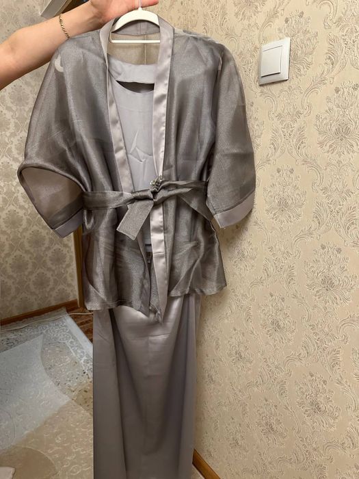 Продам платья на вечер и свадьбы