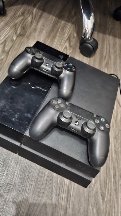 Playstation 4 с два джойстика