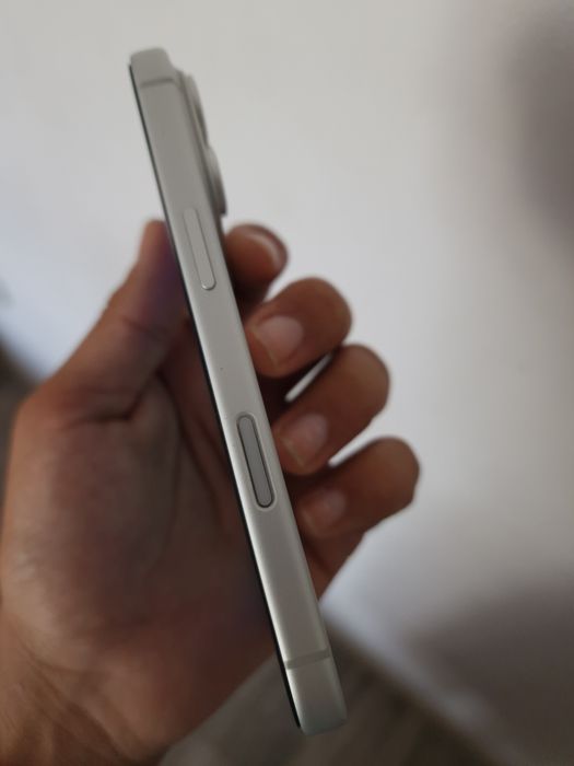 iPhone 17 Pro Silver Pentru Piese \ Recarosare
