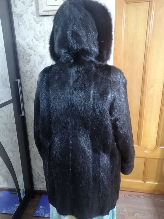 Продам шубу из нутрии