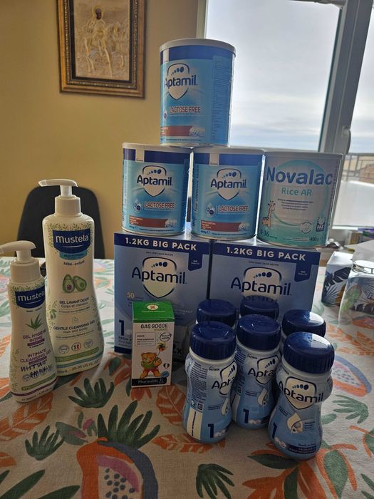 Адаптирано мляко и кош за памперси