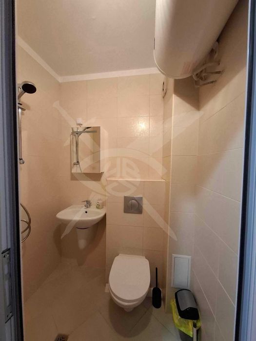 Дава се под наем Едностаен апартамент в Варна, Център - 42 кв.м за 375 € - Снимка #2