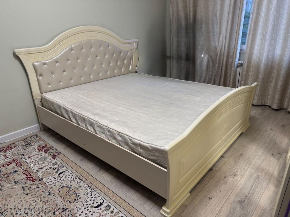Продам кровать с матрасом
