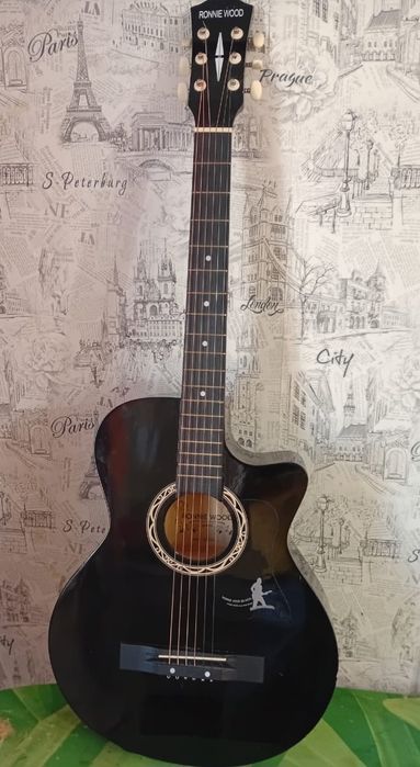 Акустическая гитара