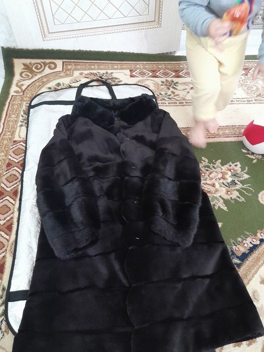 Шуба мутон шея ,рукава норка