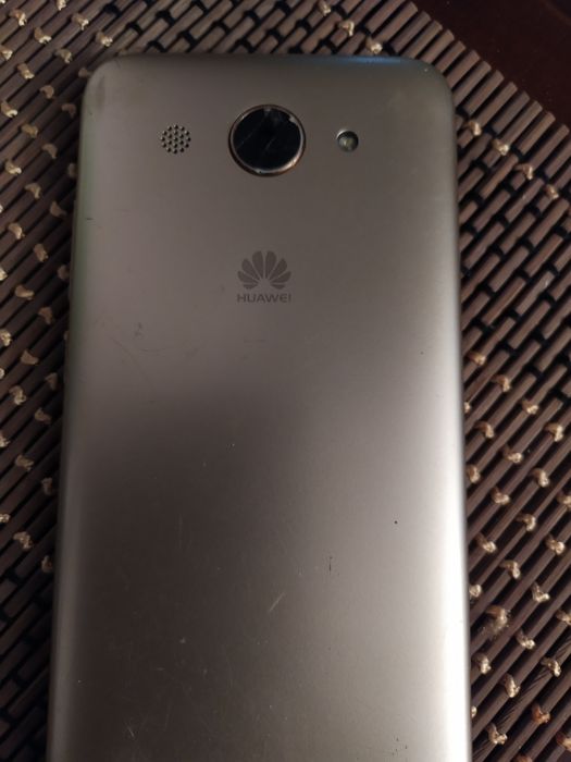 Huawei телефон  рабочий чехол в подарок