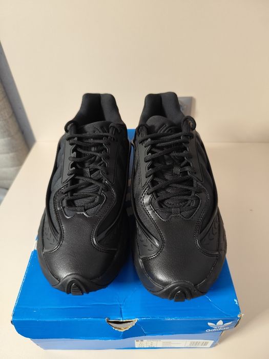 Обувки Adidas Oznova.