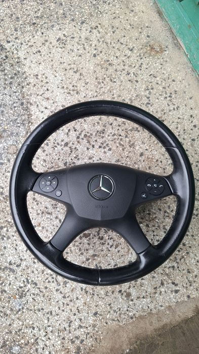 Продавам волан с аербег черна кожа за Ц класа 2007-2010 г.