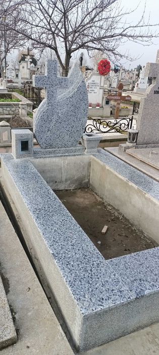 Vând / Donez loc de veci in cimitirul Sf Lazar Galați