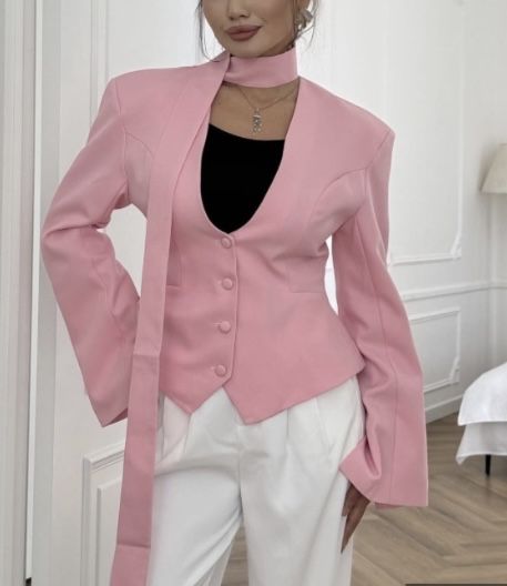 Розовый пиджак