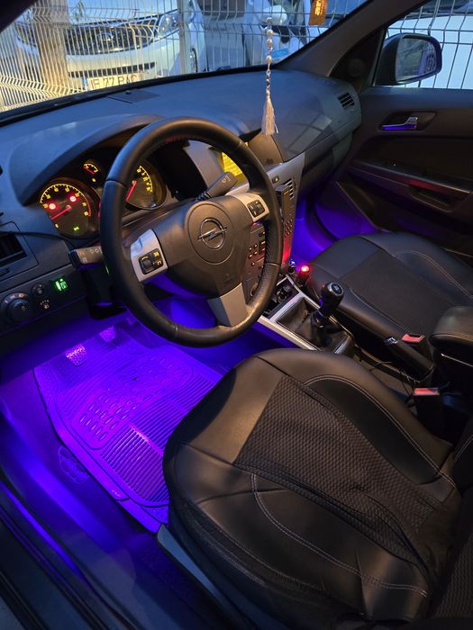 Vand Opel Astra H Sedan 1.6 benzina 116 hp An 2011