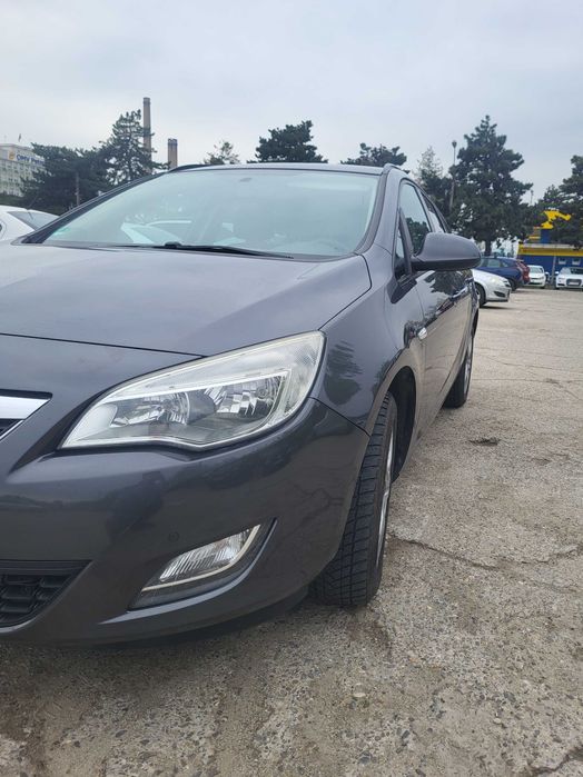 Vând Opel Astra Sports Tourer 2012 2.0Diesel 165cai