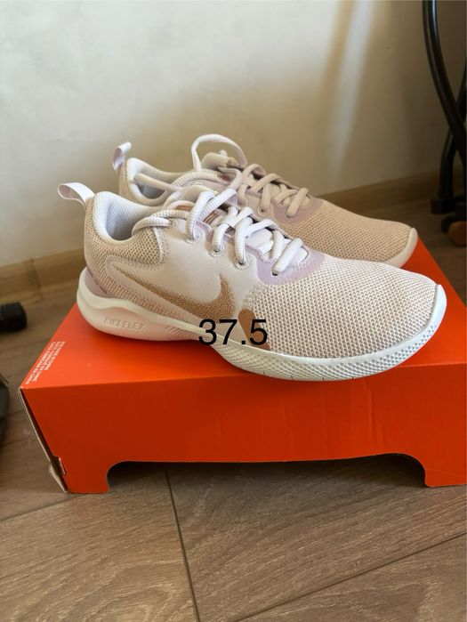 Nike !!!маратонки!!!