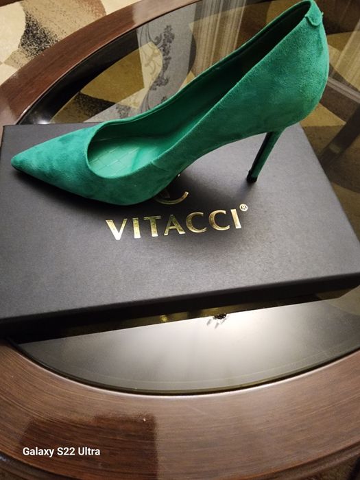 Фирменная  обувь