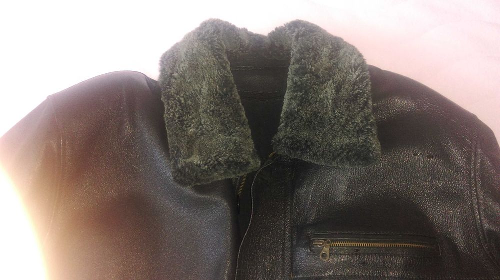 Кожено яке с подплата от вълна.Отлично състояние.
