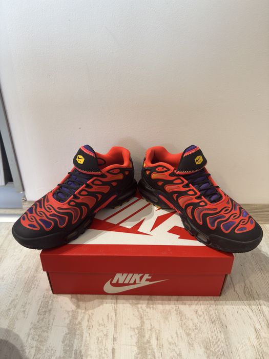 NIKE AIR MAX PLUS DRIFT TN черно червено 42,5