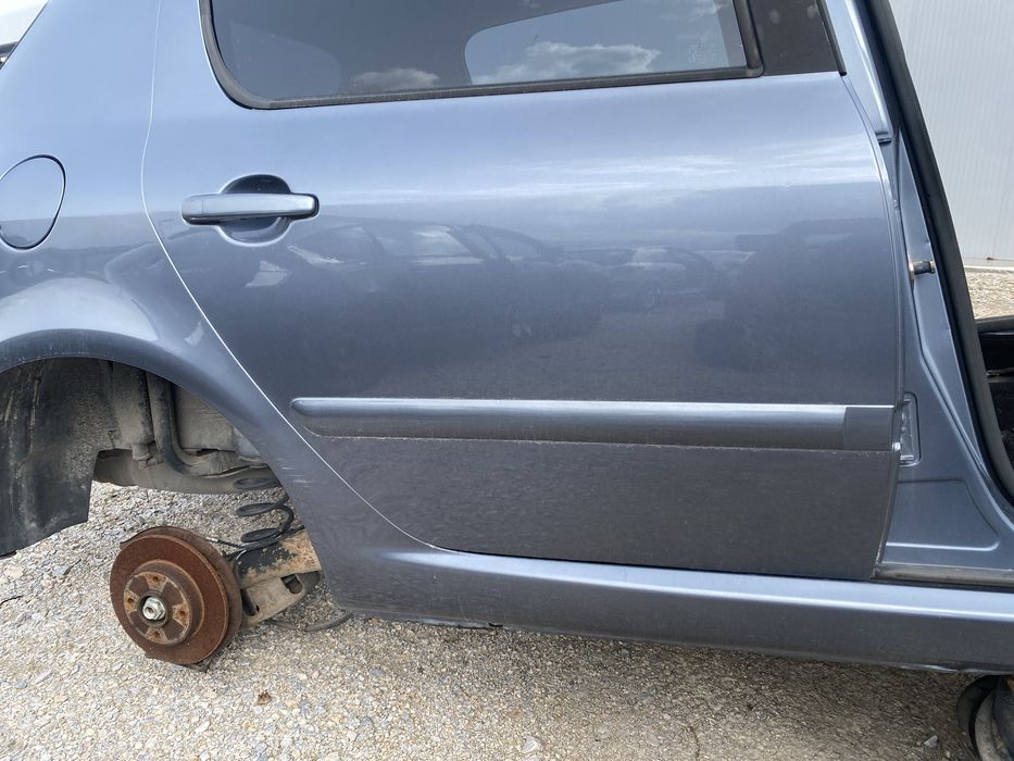 Задна дясна врата за пежо 307 хачбек