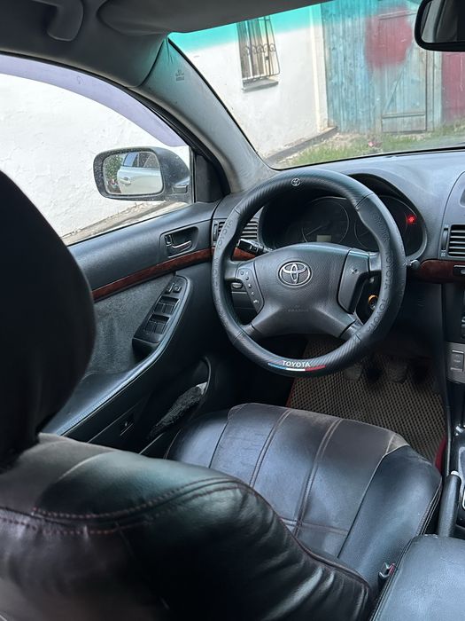 Toyota avensis 2004 года